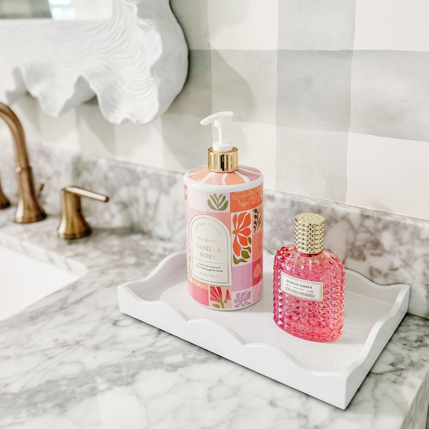 Serendipity Scalloped Book Topper Tray